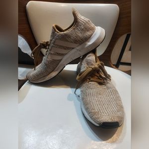 Addidas swift run in brown